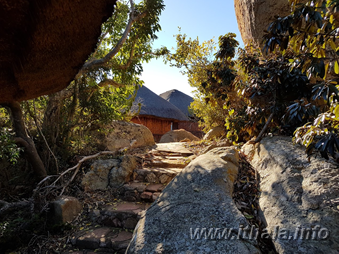 Rocky pathway leading through the 10-sleeper Mhlangeni Bush Camp