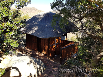 Thatched accommodation cabin at Mhlangeni Bush Camp, Ithala Game Reserve