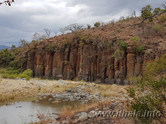 Rocky cliffs and river scenery near Thalu Bush Camp in Ithala Game Reserve