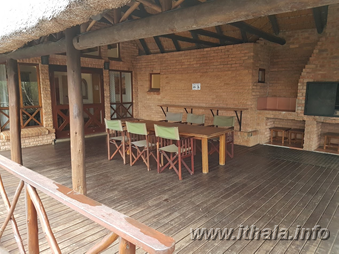 Sheltered entertainment and dining area at Ntshondwe Lodge