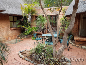 Landscaped private courtyard at the six-bed Ntshondwe Lodge